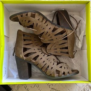 ❌SOLD❌ Very Volatile Anabelle